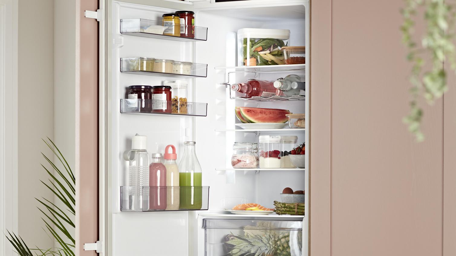 Lamona Integrated 70:30 Fridge Freezer in Chilcomb Paintable Pink