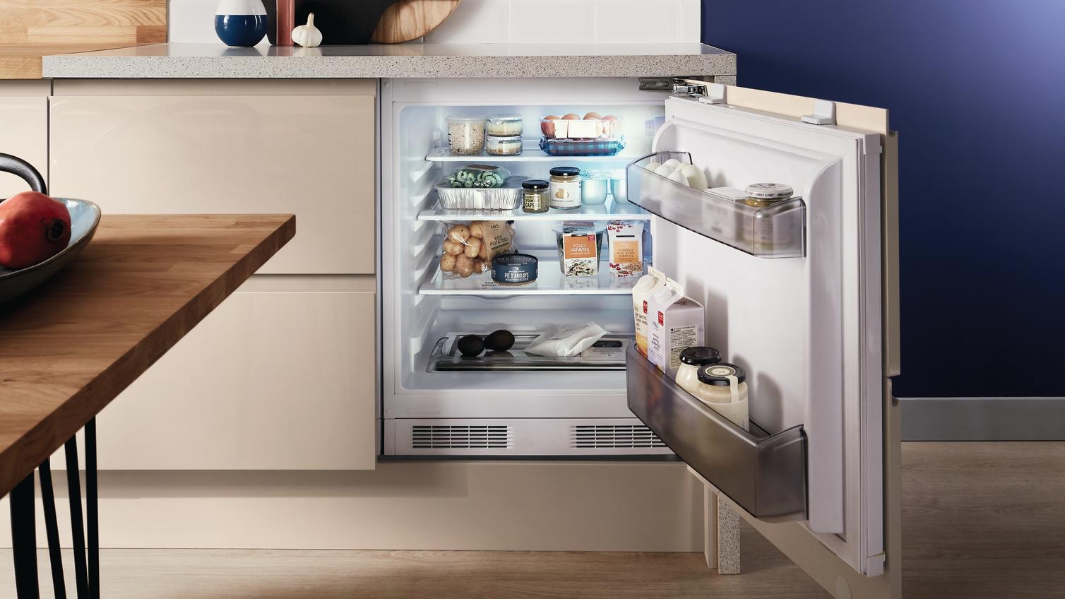 Lamona built-under integrated larder fridge