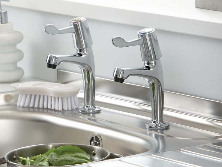 Lamona Chrome Lever Pillar Taps