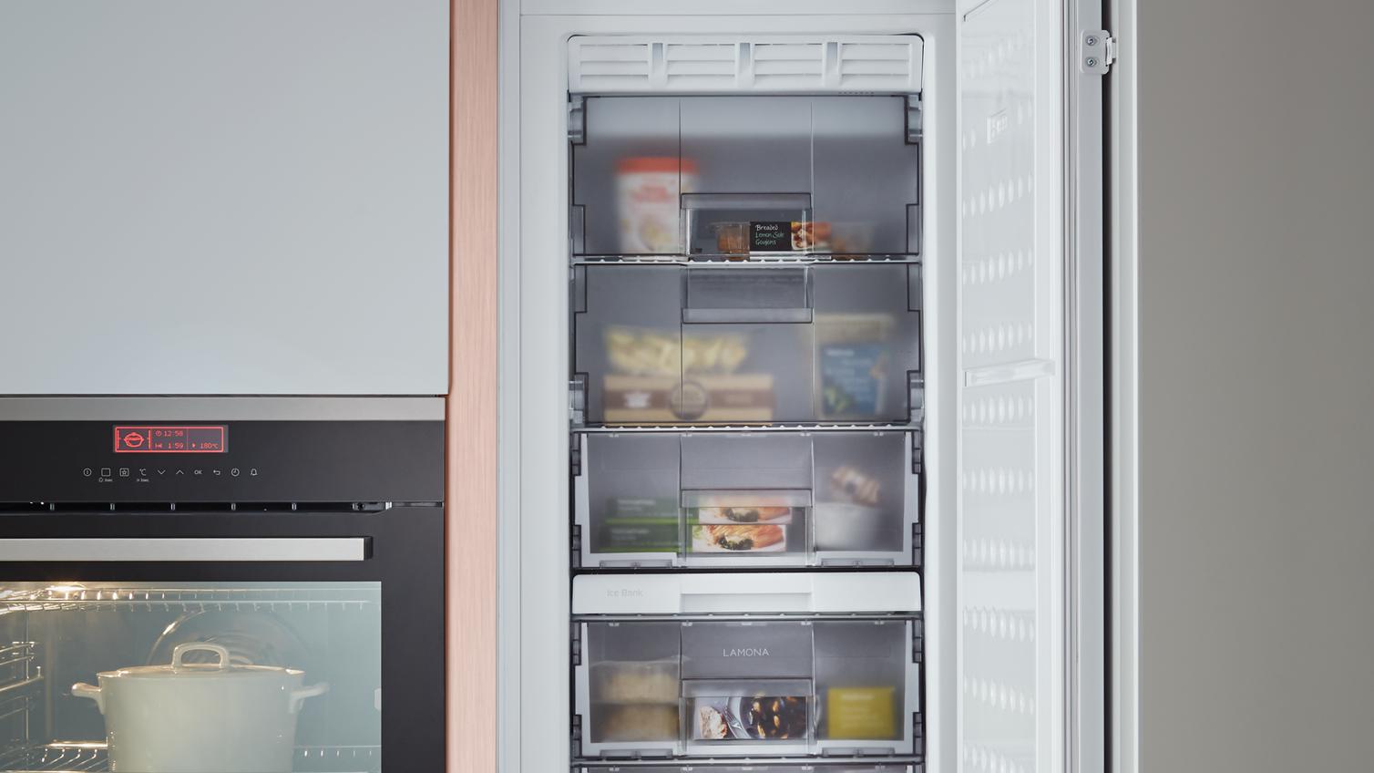 Lamona Full Height Integrated Freezer